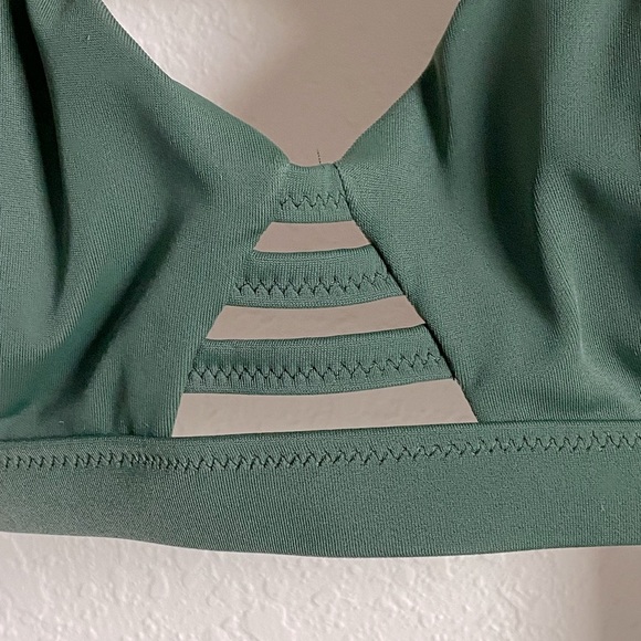 Shade & Shore Dark Green Adjustable Bikini Top. Size 34B, removable cups. NWT - Picture 2 of 12